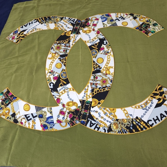 Chanel olive green Scarf - Picture 2 of 4